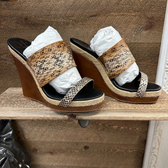 Diane von Furstenberg “Tiffany” Camel Watersnake Wedge Sandals – Size 7.5M - Picture 2 of 9